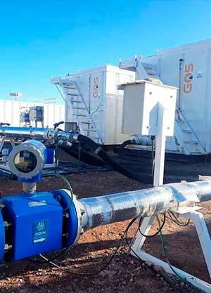 Unidad móvil de Green Oil Services en un yacimiento petrolero, parte del servicio de rental de equipos y periféricos para operaciones en la industria Oil & Gas.