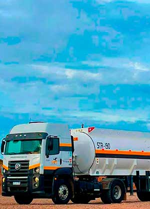 Unidad móvil de Green Oil Services en un yacimiento petrolero, parte del servicio de rental de equipos y periféricos para operaciones en la industria Oil & Gas.